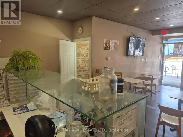 Toronto (palmerston-little Italy), ON M6H1L7,975 BLOOR STREET W