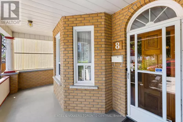 Toronto (trinity-bellwoods), ON M6J3A9,8 BROOKFIELD STREET