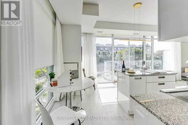 Toronto (niagara), ON M5V3W5,90 Stadium RD #314