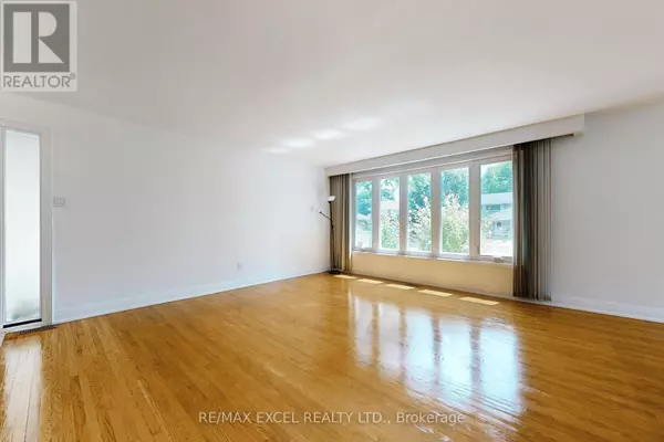 Toronto (parkwoods-donalda), ON M3A2E5,195 ROYWOOD DRIVE