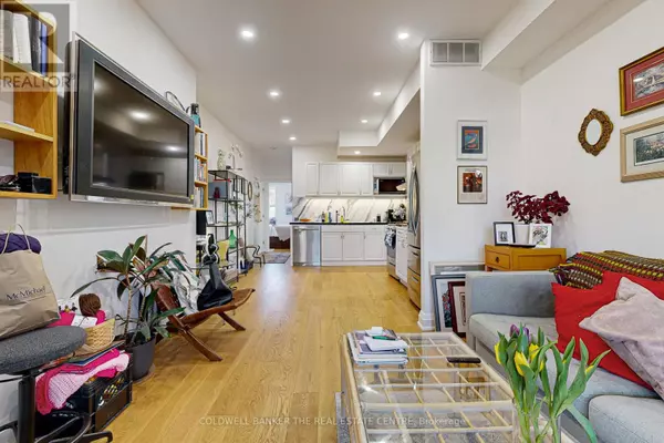 Toronto (palmerston-little Italy), ON M6G2Y7,351 CLINTON STREET