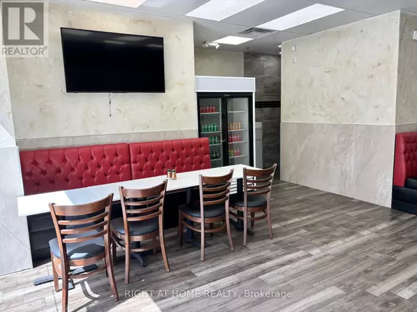 Toronto (niagara), ON M5V2Y6,700 King ST West #105