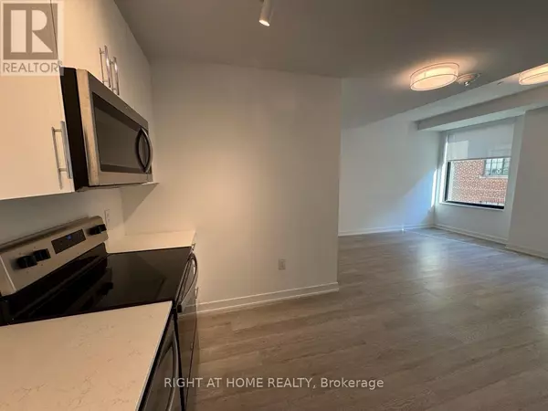 Toronto (lawrence Park South), ON M4N1B8,3 Strathgowan AVE #201