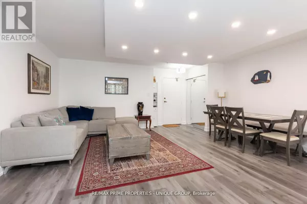 Toronto (bay Street Corridor), ON M5G2G4,633 Bay ST #903