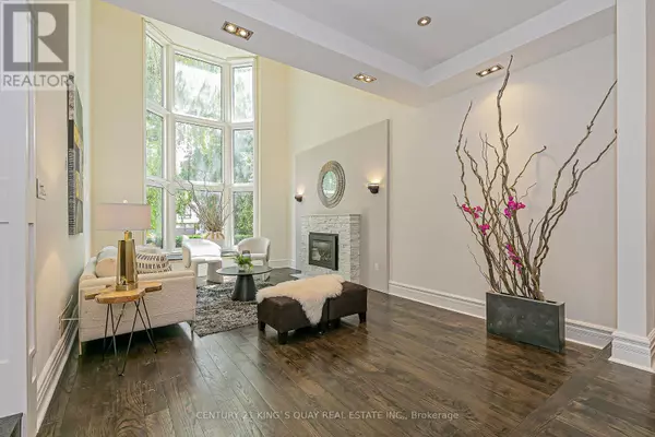 Toronto (willowdale East), ON M2N4E5,338 MCKEE AVENUE