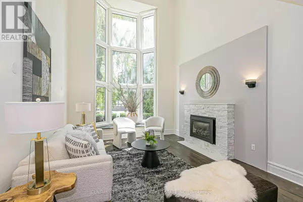 Toronto (willowdale East), ON M2N4E5,338 MCKEE AVENUE