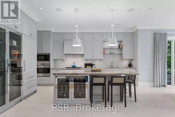 Toronto (forest Hill South), ON M5P2P3,221 DUNVEGAN ROAD