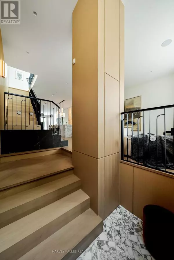 Toronto (mount Pleasant East), ON M4P2A7,126 SHERWOOD AVENUE