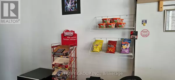 Toronto (parkwoods-donalda), ON M4A2V6,1448 Lawrence AVE East #2