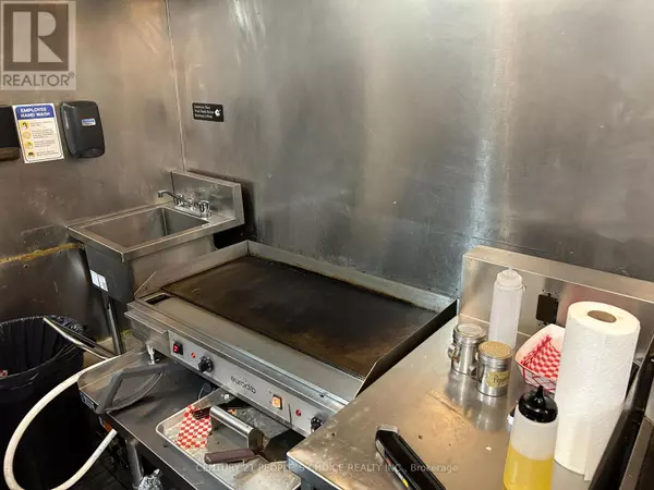 Toronto (church-yonge Corridor), ON M5B2H5,20 CARLTON STREET