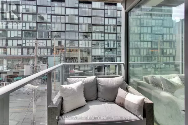 Toronto (waterfront Communities), ON M5V0H6,650 King ST West #310