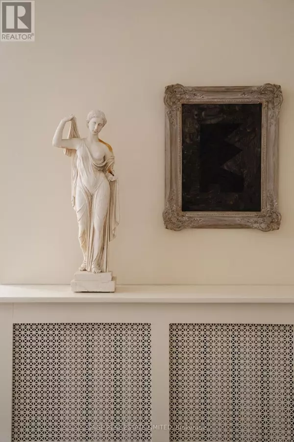 Toronto (rosedale-moore Park), ON M4W2Z5,57 CASTLE FRANK ROAD