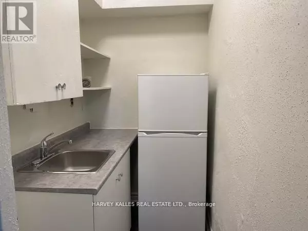 Toronto (humewood-cedarvale), ON M5P3H3,1582 Bathurst ST #B2