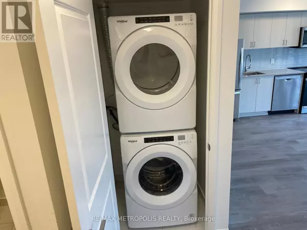 Toronto (henry Farm), ON M2J0H8,325 Yorkland BLVD #TH02