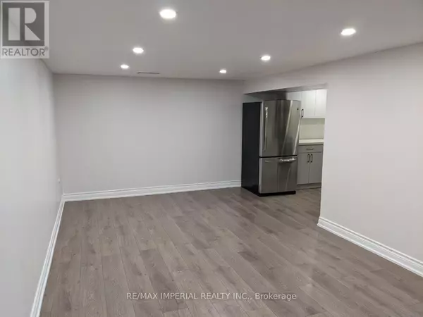 Toronto (st. Andrew-windfields), ON M2L2S8,65 NORTHEY DRIVE