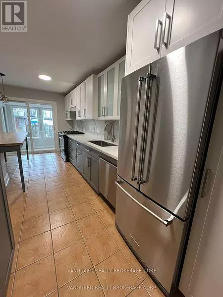 Toronto (oakwood Village), ON M6E2G4,88 LANARK AVENUE