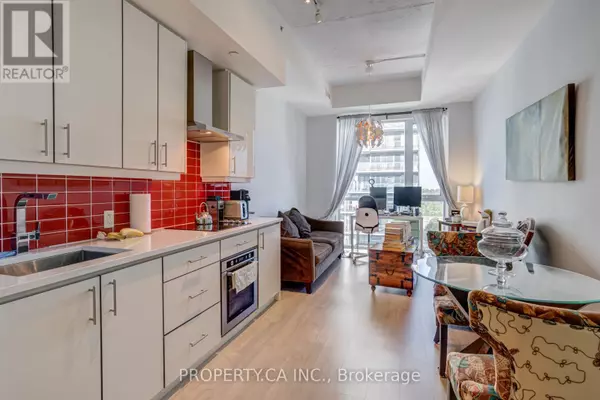 Toronto (banbury-don Mills), ON M3C2E9,75 The Donway WAY West #1204