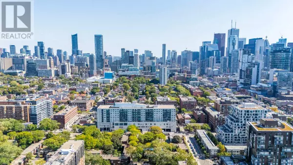 Toronto (kensington-chinatown), ON M5T3A2,222 Spadina AVE #237