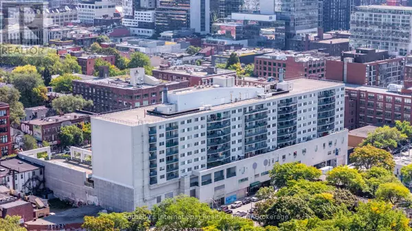 Toronto (kensington-chinatown), ON M5T3A2,222 Spadina AVE #237