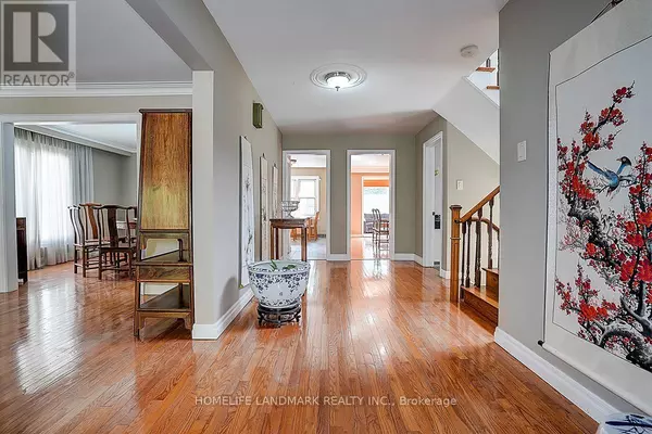 Toronto (st. Andrew-windfields), ON M2L2R2,19 STUBBS DRIVE