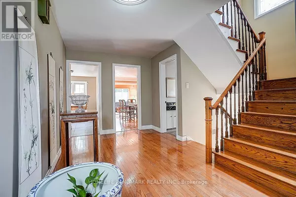 Toronto (st. Andrew-windfields), ON M2L2R2,19 STUBBS DRIVE