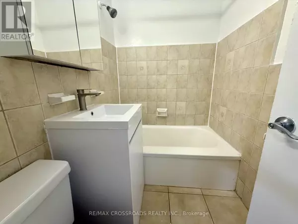 Toronto (lawrence Park South), ON M4N2J3,2770 Yonge ST #B3