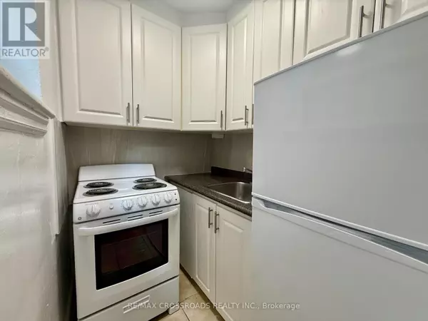 Toronto (lawrence Park South), ON M4N2J3,2770 Yonge ST #B3