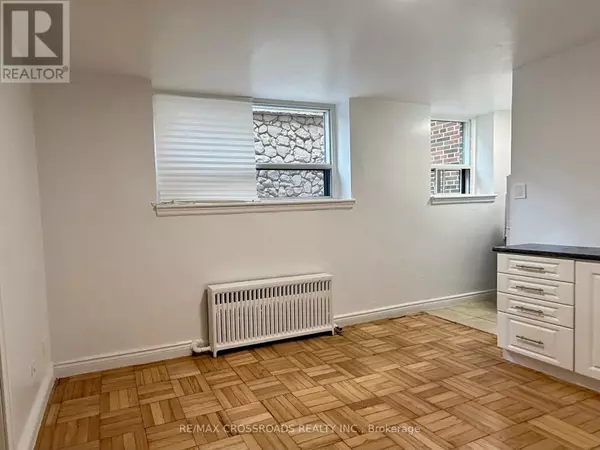 Toronto (lawrence Park South), ON M4N2J3,2770 Yonge ST #B3