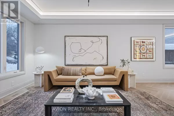 Toronto (st. Andrew-windfields), ON M2P1K5,72 LORD SEATON ROAD