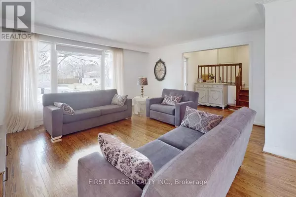 Toronto (bathurst Manor), ON M3H4Z2,79 HOVE STREET