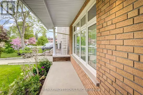 Toronto (newtonbrook East), ON M2M3B4,30 TOBRUK CRESCENT