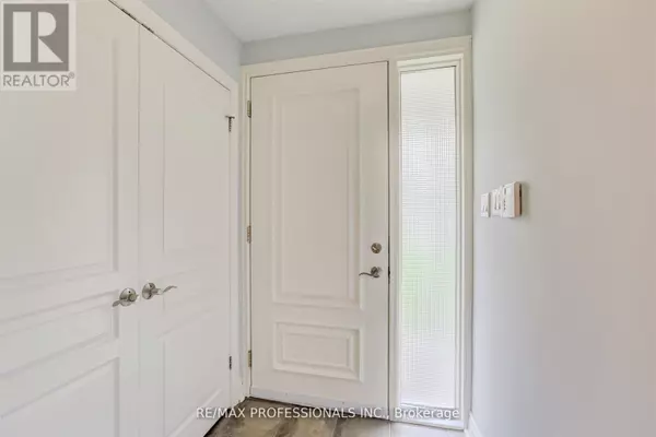 Toronto (newtonbrook East), ON M2M3B4,30 TOBRUK CRESCENT