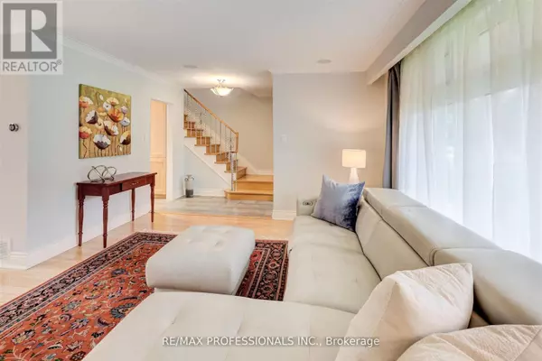 Toronto (newtonbrook East), ON M2M3B4,30 TOBRUK CRESCENT