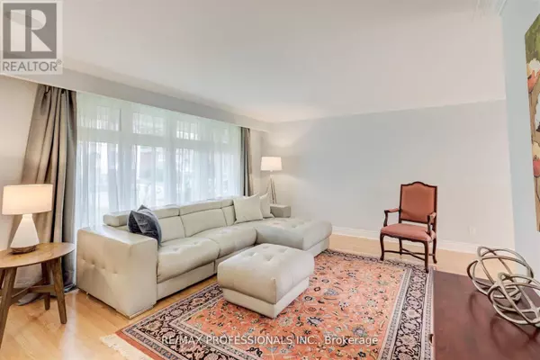 Toronto (newtonbrook East), ON M2M3B4,30 TOBRUK CRESCENT