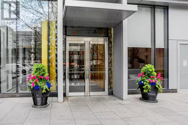 Toronto (annex), ON M5R0A1,55 Scollard ST #207