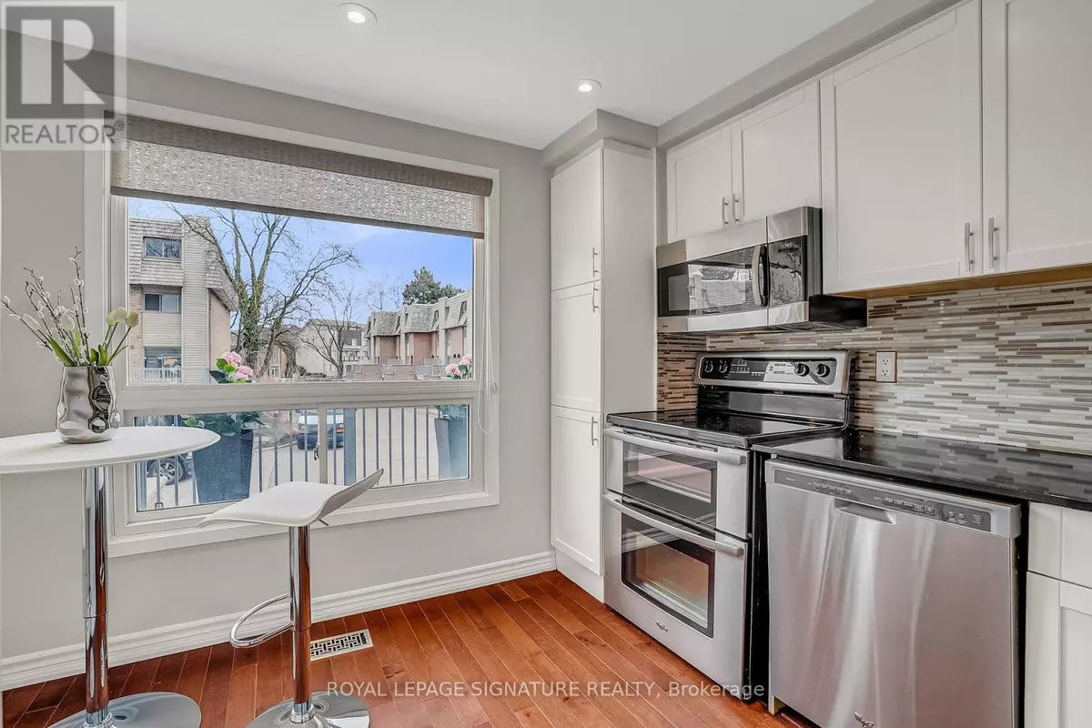 Toronto (banbury-don Mills), ON M3B3K8,22 DUTCH MYRTLE WAY
