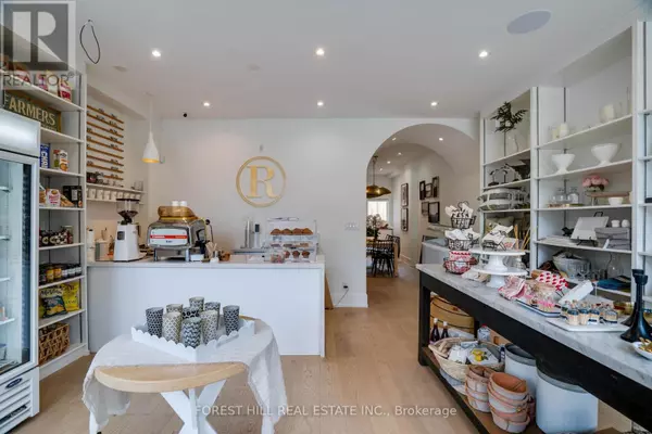 Toronto (wychwood), ON M6G2G5,134 TYRREL AVENUE