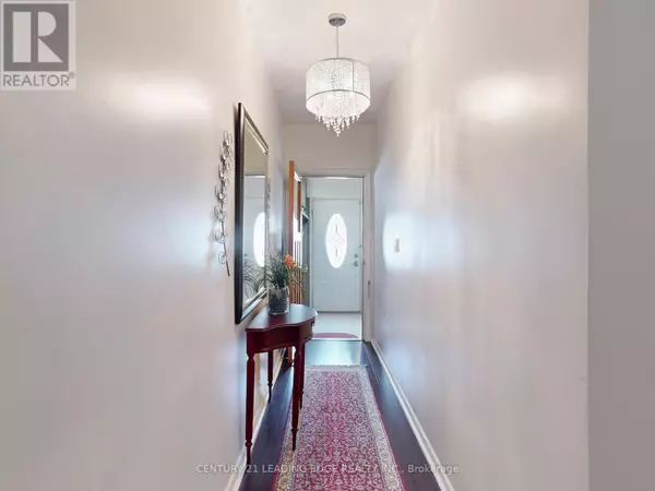 Toronto (oakwood Village), ON M6E3C8,286 GLENHOLME AVENUE