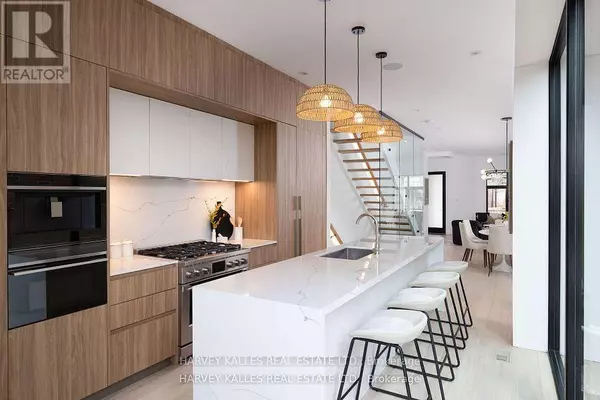 Toronto (trinity-bellwoods), ON M6J2A4,140 HARRISON STREET