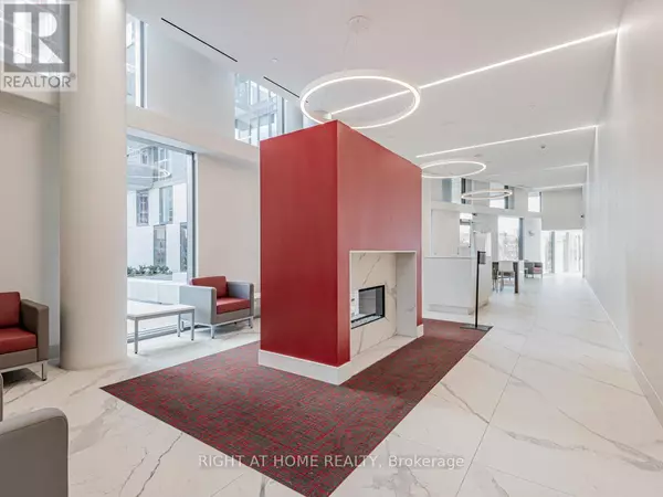Toronto (clanton Park), ON M3H0E2,38 Monte Kwinter CT #1204