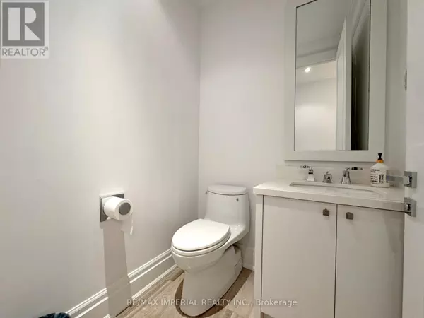 Toronto (annex), ON M5R0A1,55 Scollard ST #402