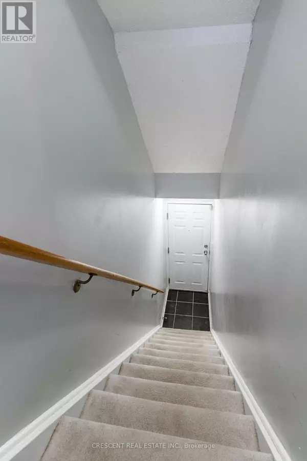 Toronto (niagara), ON M6K3M5,27 Canniff ST #516