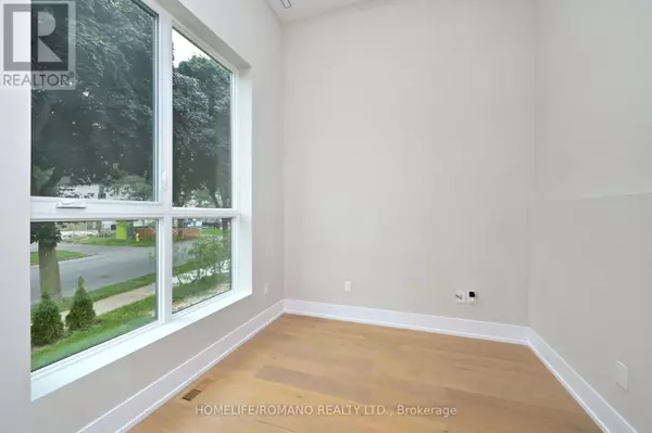 Toronto (clanton Park), ON M3H3A8,19 KING HIGH AVENUE