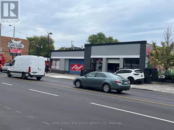 Toronto (oakwood Village), ON M6E2G7,1529 EGLINTON AVENUE W