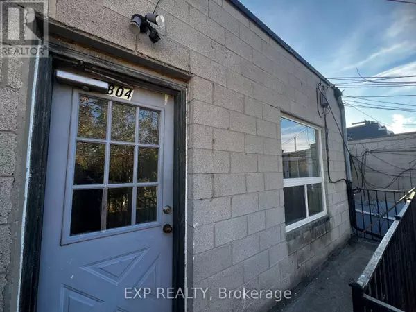 Toronto (oakwood Village), ON M6C1B6,804A St Clair AVE West #102