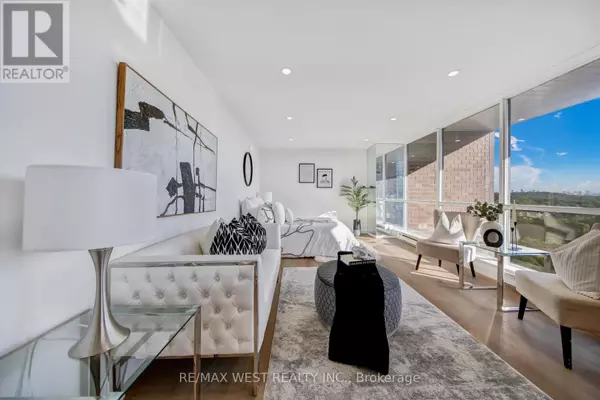 Toronto (annex), ON M4W3C8,914 Yonge ST #1202