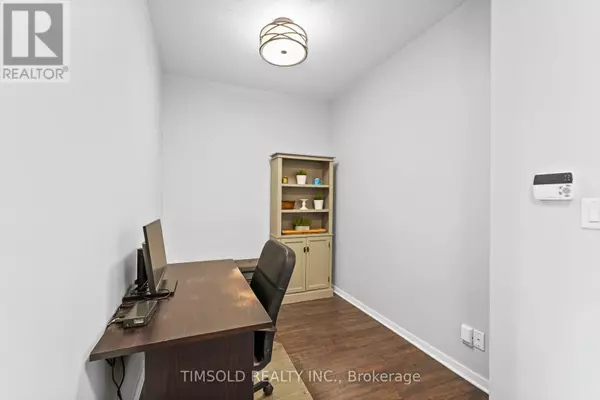 Toronto (banbury-don Mills), ON M3C4J1,120 Dallimore CIR #102