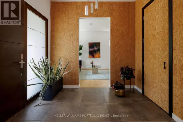 Toronto (banbury-don Mills), ON M3B2P5,42 TALWOOD DRIVE