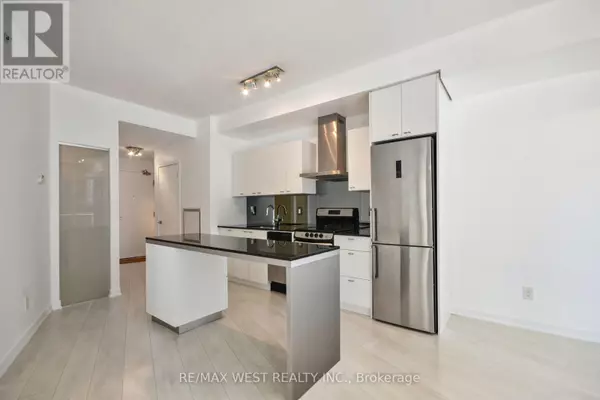 Toronto (niagara), ON M6K3P8,51 East Liberty ST #607