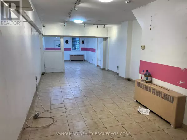 Toronto (oakwood Village), ON M6E2H7,1625 EGLINTON AVENUE